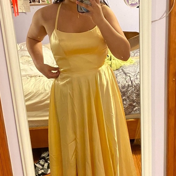 Faviana Open back Charmeuse Buttercream Gown Size: 10 - Picture 7 of 8